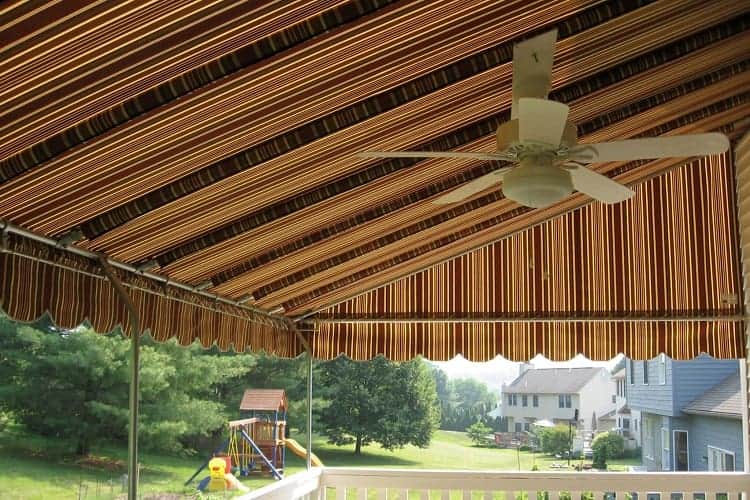 How to Make a Shade Canopy With a Tarp 3 Materials