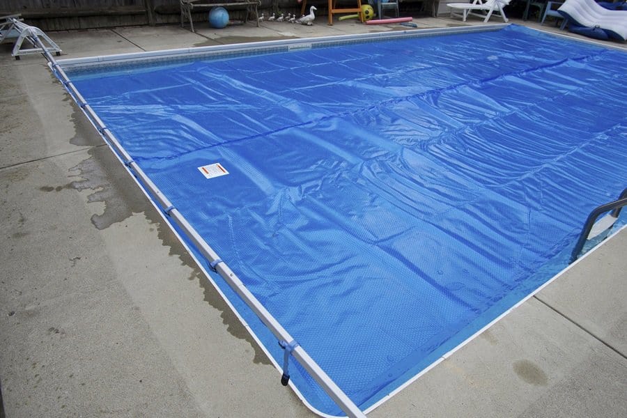 How to Make a Pool Cover from a Tarp