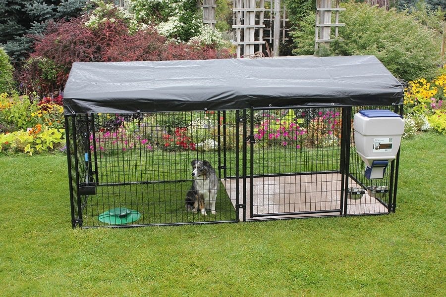 How to Make a Dog Kennel From a Tarp